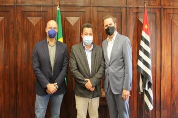 Prefeito Luis Gustavo participa de reunião com o secretário de Estado da Agricultura.