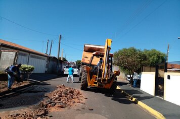 Secretaria de Serviços Urbanos intensifica operações de reparo de vias no município